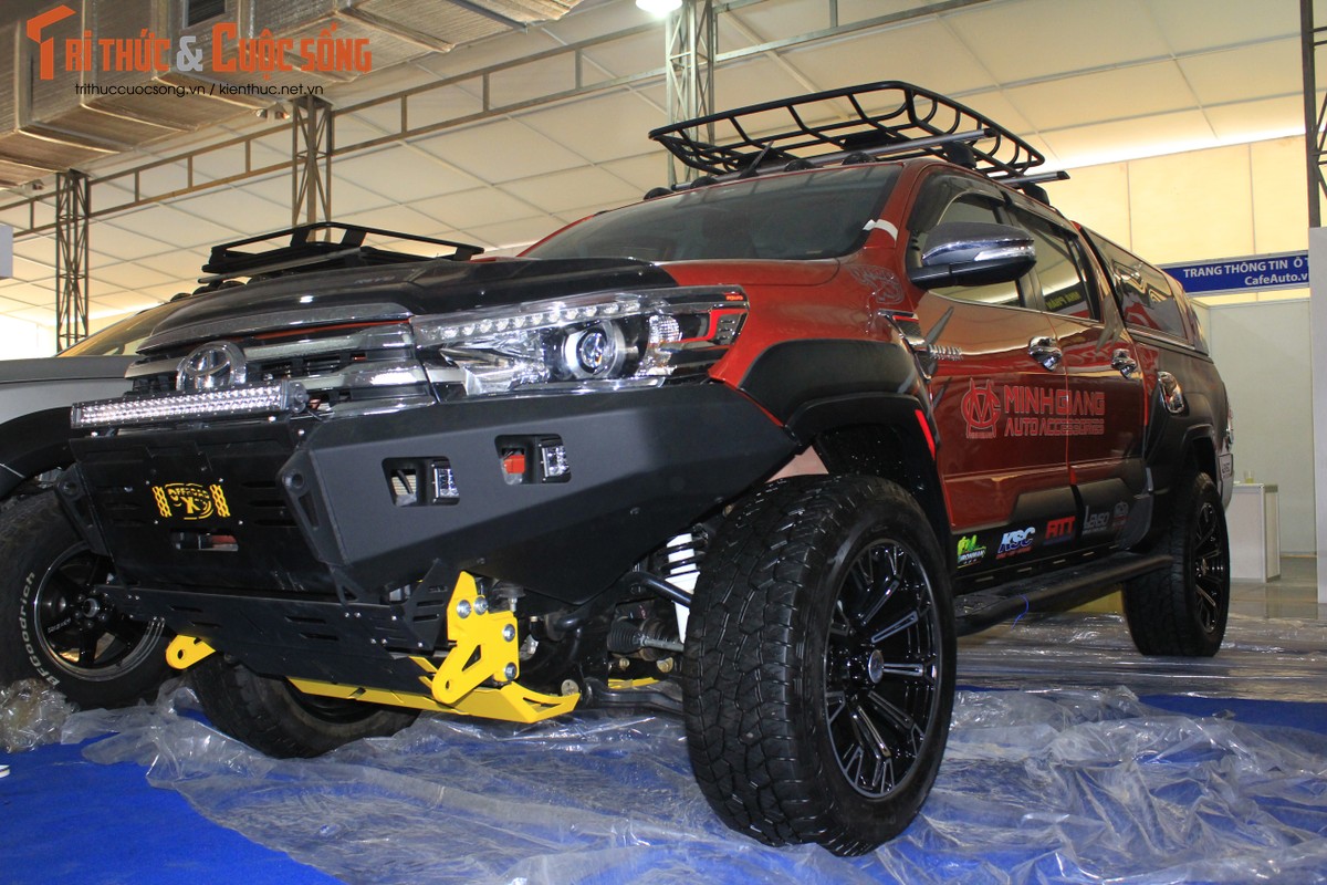 Toyota Hilux voi goi do 600 trieu 